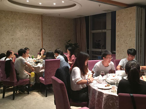 皓月迎佳節，中秋共團圓